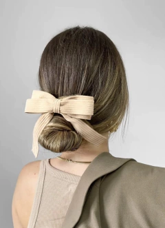 Presilha Laço Veludo Cotelê - Bege - comprar online