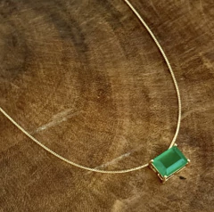 Colar Cristal Verde- Banho Ouro
