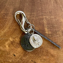 Pingente Leão Versace Ródio - comprar online