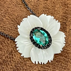 Colar Flôr - Madrepérola e Zircônias - comprar online