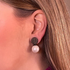 Brinco Pipoca Pérola - Ródio Negro - comprar online