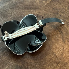 Presilha Camélia Acetato Preto e Branco - comprar online