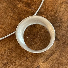 Colar Aro Pingente Ródio - comprar online