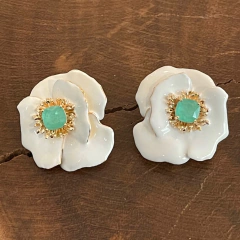 Brinco Camélia Esmaltada Branca