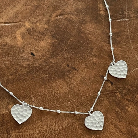 Colar 3 Corações Martelados - Ródio