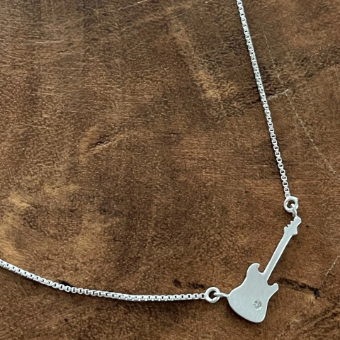 Colar Guitarra - Banho Ródio