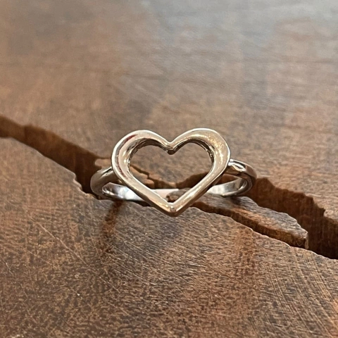 Anel Coração Vazado - Banho Ródio