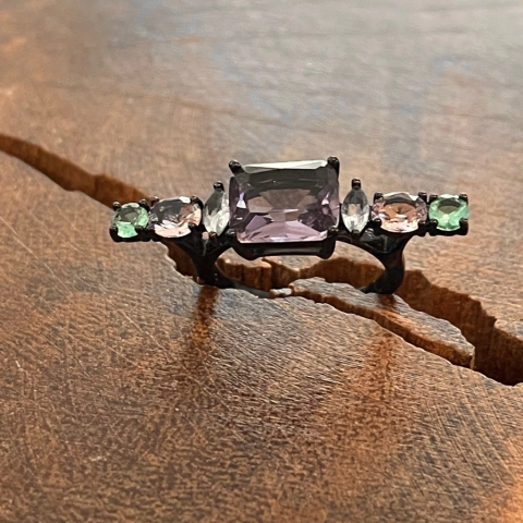 Anel Cristal Tons Lilás - Ródio Negro