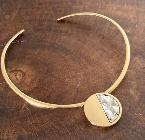 Colar Aro Dourado com Pingente Redondo