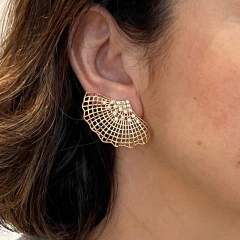 Brinco Leque Vazado - Banho Ouro - comprar online