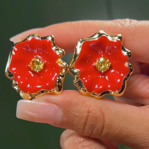 Brinco Flor Esmaltado Vermelho - Banho Ouro