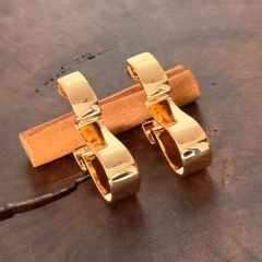 Brinco Placa Desconstruída - Banho Ouro - comprar online