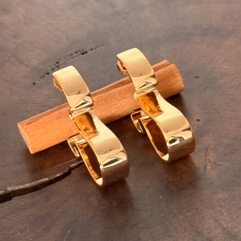 Brinco Placa Desconstruída - Banho Ouro - comprar online