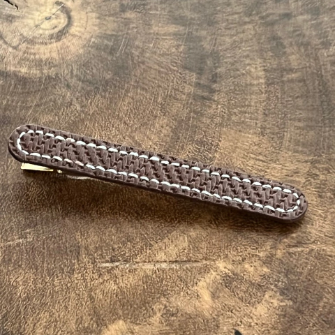 Bico de Pato Pesponto- Marrom