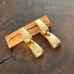 Brinco Placa Lisa Abaloada - Banho Ouro