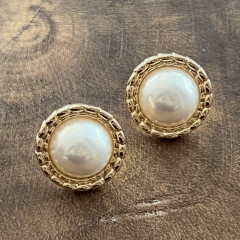 Brinco Redondo Pérola Shell - Banho Ouro