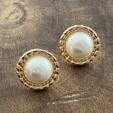 Brinco Redondo Pérola Shell - Banho Ouro