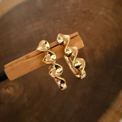 Brinco Torcido Liso - Banho Ouro