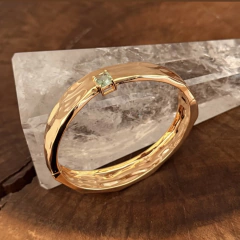 Bracelete Dourado Martelado Cristal Banho Ouro