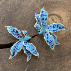 Brinco Esmaltado Orquídea Silvestre Azul