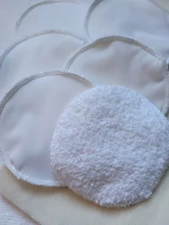 Protectores Mamarios Reutilizables con Bolsa Red para Lavar 6 unidades - comprar online