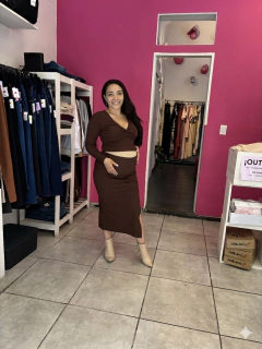 Conjunto Pollera y Top nudo en internet