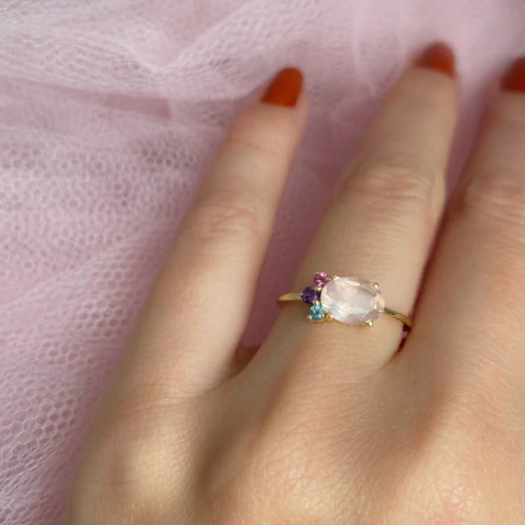 Petit Anel Quartzo Rosa Oval e Pedras - Ouro 18k