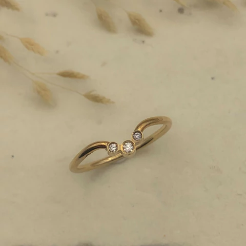 Petit Anel Três Diamantes - Ouro 18k