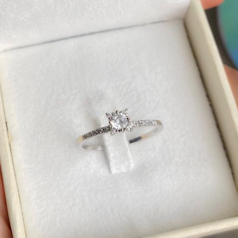 Forever 20 Juliana - Ouro 18k e Diamante central 17pts