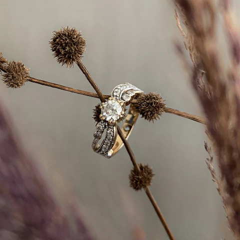 Forever 10 Moça Bonita - Ouro 18k e Diamante central 50pts