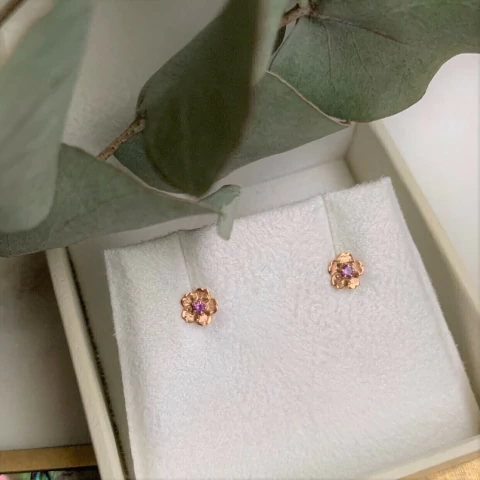 Brinco Flor de Cerejeira Baby/ Segundo Furo - Ouro 18K