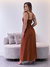 Vestido longo marrant com fenda frontal e alça franzida - comprar online