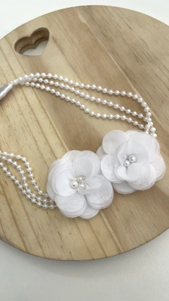 Tiara correntes de pérolas e flores