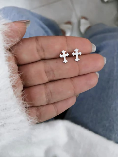 Brincos em aço inox Cruz 10mm - corte a laser - COD. A375G - comprar online