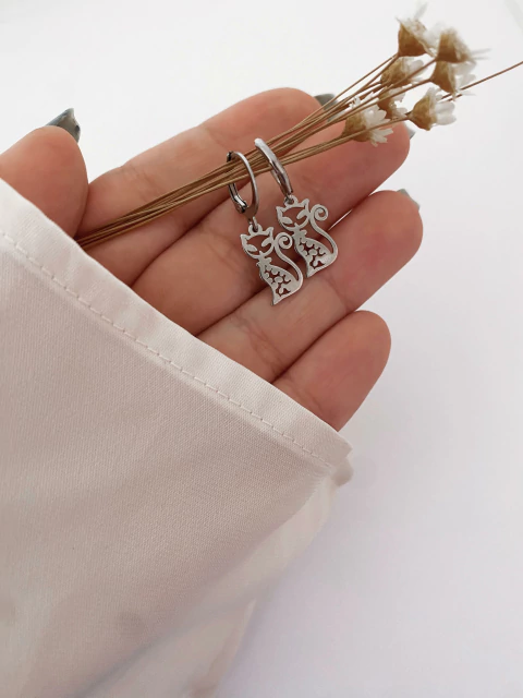 Argolinhas em aço inox gatinha detalhada - COD. A164-36 - comprar online