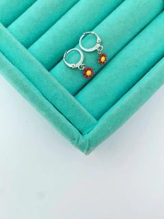 Argolinhas em aço inox margarida esmaltada - 5 cores - COD. A164-22 - Hellô Acessórios