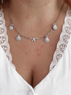 Colar em biju estrela do mar quatro conchas - COD. H191C na internet