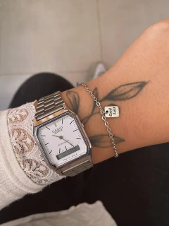 Pulseira em biju plaquinha Good luck/boa sorte - COD. H103P - Hellô Acessórios