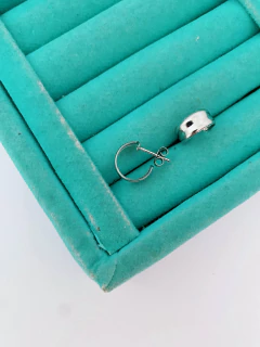 Argolas em aço inox abauladas com friso central - 3 tamanhos - PAR - COD. A432