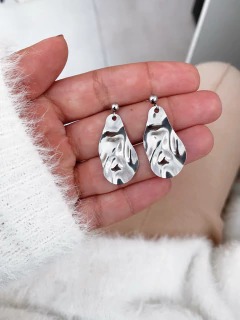 Brincos em aço inox martelado amassado orgânico 3,5cm - COD. HA34B na internet