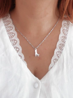 Colar em biju patins - COD. H176C na internet