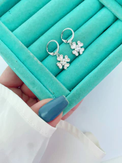 Argolinhas em aço inox trevo 4 folhas corações - COD. A164-32 - Hellô Acessórios