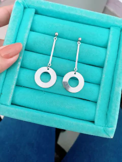 Brincos em aço inox traço círculo vazado 5,5cm - COD. HA51B - comprar online