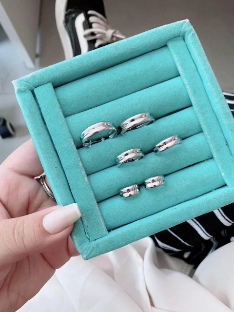 Argolas em aço inox abauladas com friso central - 3 tamanhos - PAR - COD. A432 - comprar online