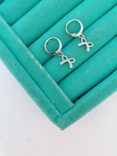 Argolinhas em aço inox lacinho - COD. A164-29 na internet