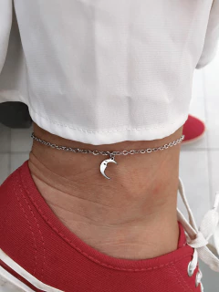 Tornozeleira em aço inox lua com face - COD. HA69T - Hellô Acessórios