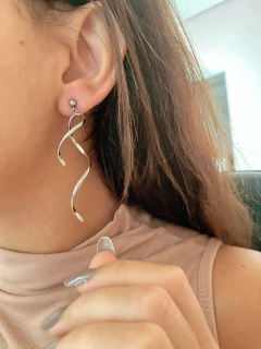 Brincos em aço inox sinuoso - COD. HA74B na internet