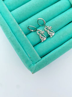 Argolinhas em aço inox gatinha detalhada - COD. A164-36 na internet