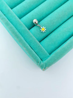 Berloque em aço inox margarida esmaltada - 5 cores - COD. A203(mod. 52) - comprar online
