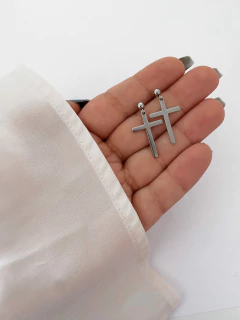 Brincos em aço inox Cruz lisa - COD. HA76B - comprar online